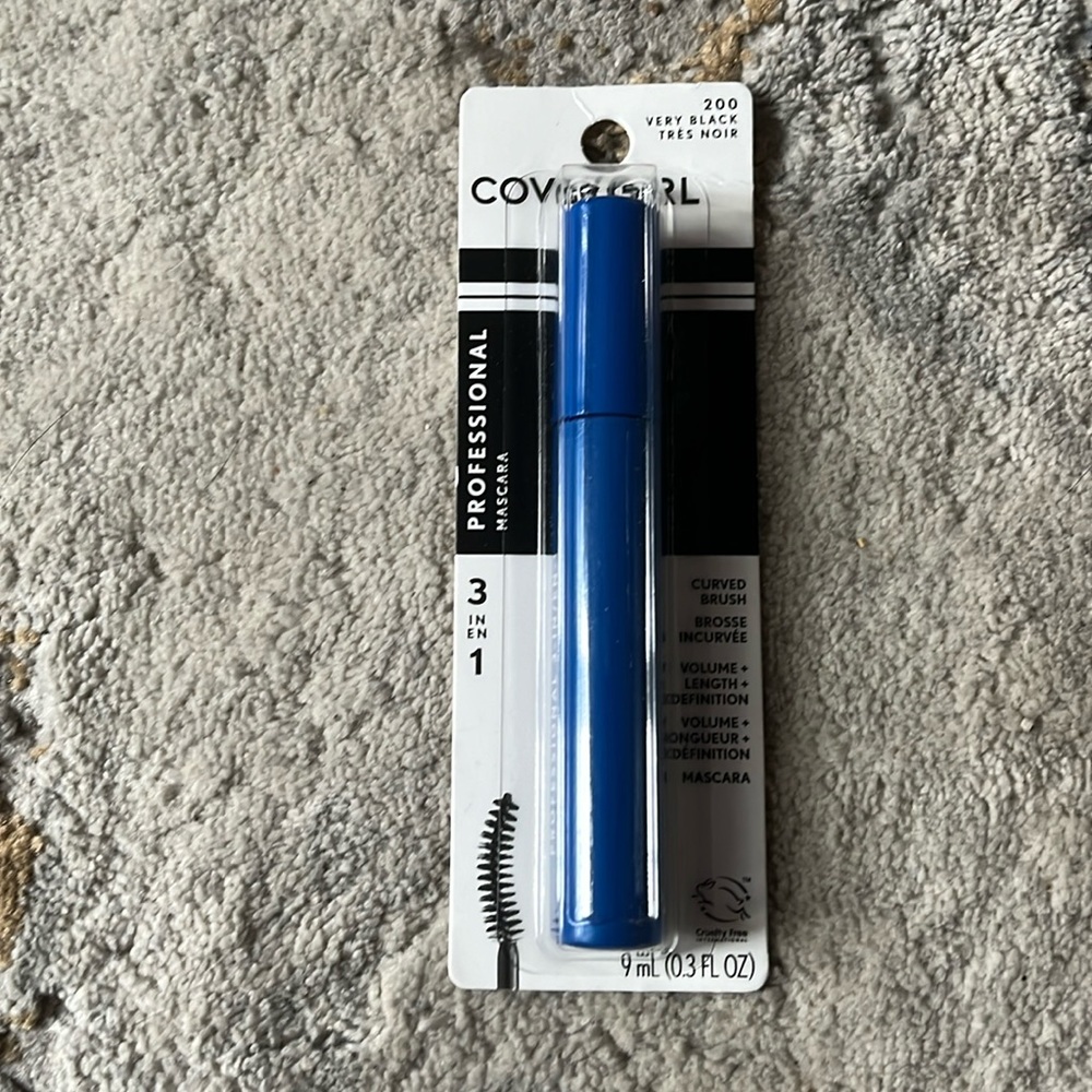 NWT Covergirl Professional Mascara 200 Very Black